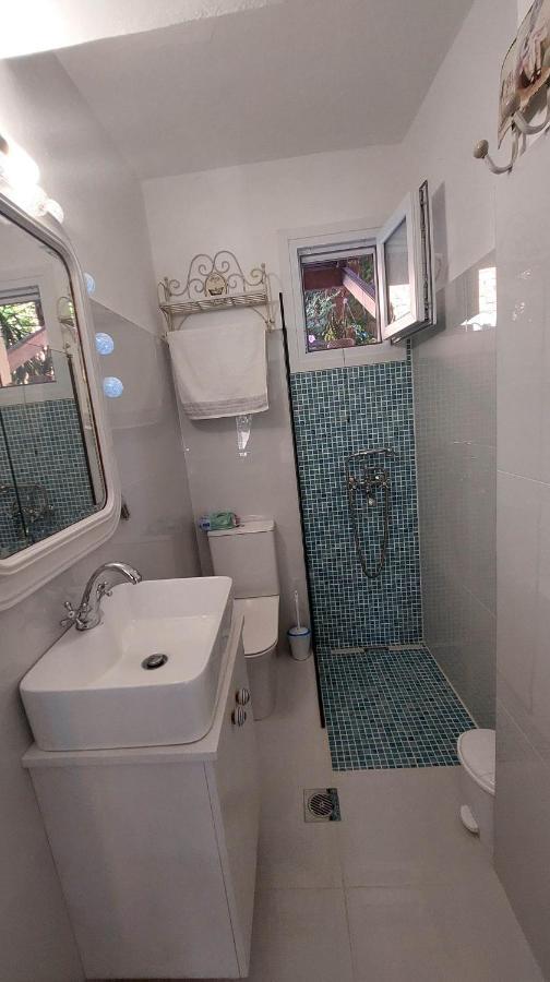 Nias Studio Apartment Perama  Exterior photo