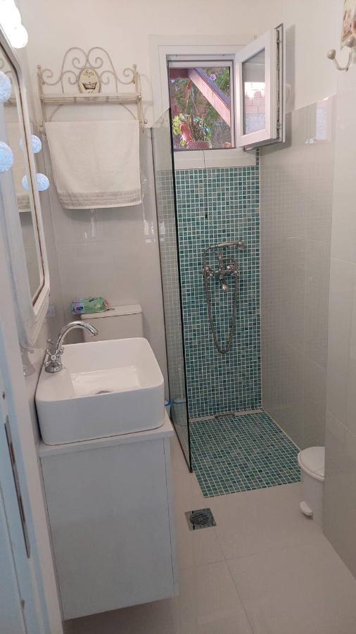 Nias Studio Apartment Perama  Exterior photo
