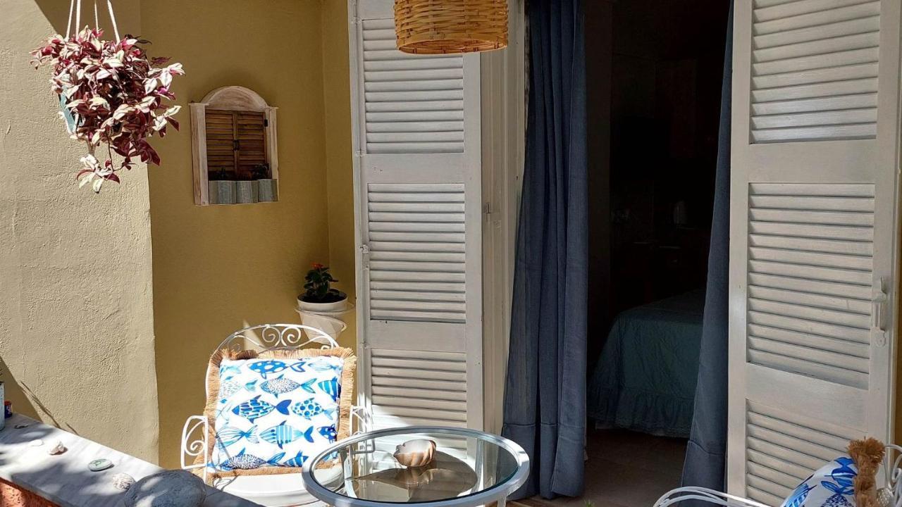 Nias Studio Apartment Perama  Exterior photo