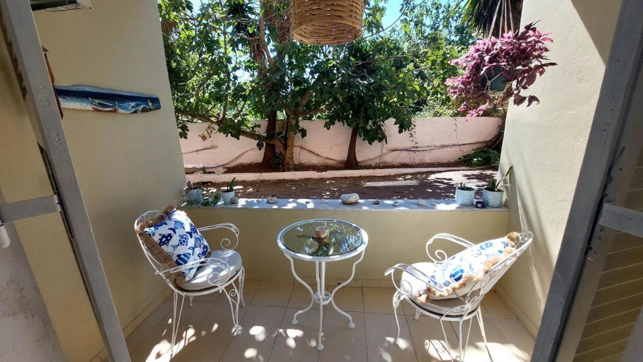 Nias Studio Apartment Perama  Exterior photo